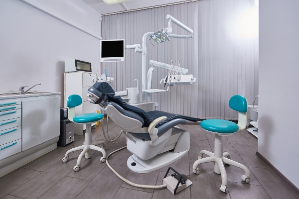How Often Are Invisalign Retainers Changed During Teeth Straightening?